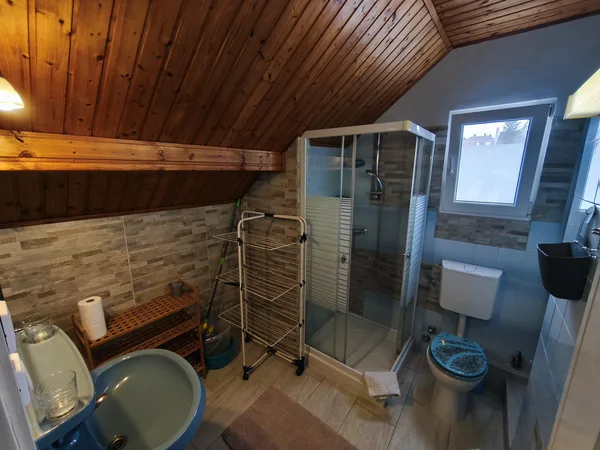4 fős apartman fürdőszoba 1